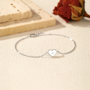 Bracelet cœur minimaliste en argent sterling S925 avec une pierre de moissanite