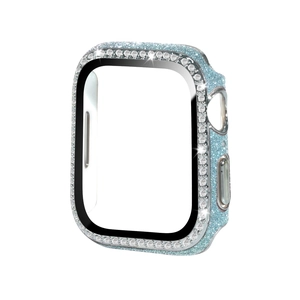 Vue détaillée du boîtier Apple Watch avec paillettes bleu clair et double rangée de cristaux