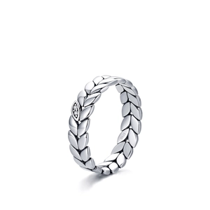 Elegant S925 sterling silver ring with leaf vine design and subtle zircon accents