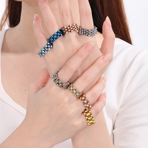 Anelli stile catena d'orologio in acciaio al titanio oro, argento e blu per uomo e donna