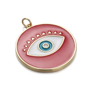 Makro-Detail des roten Emaille-Böse-Auge-Anhängers mit Goldplattierung und Zirkon