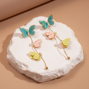 Boucles d'oreilles pampilles dorées avec papillons en émail coloré et accents zircons