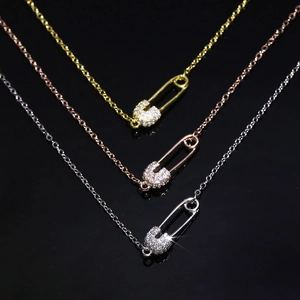 Fashionable paperclip pendant necklaces in gold, rose gold and silver with zircon
