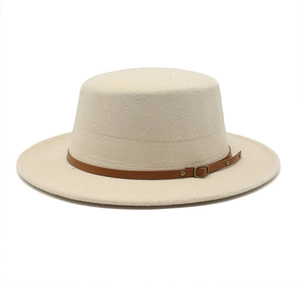 Chapeau classique en laine beige à bord large avec ruban en cuir marron