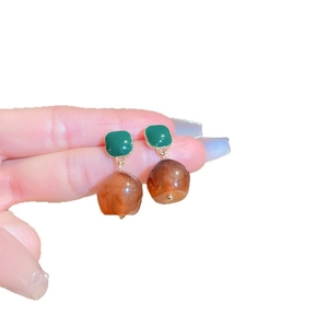 Boucles d'oreilles vintage en résine avec clous carrés verts et pendentifs marron