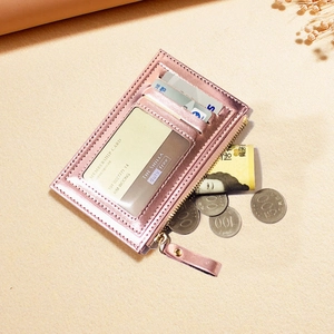 Mini portafoglio laser oro rosa con tasca a cerniera e finestra per documenti