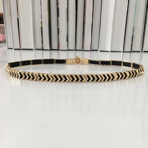 Elegant gold metal waist belt with V-shaped link chain for women fashion dresses