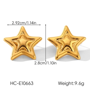 Detailed dimensions of 18K gold plated stainless steel star earrings with 2.92cm width