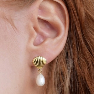 Elegant s925 silver shell and freshwater pearl drop earrings worn on earlobe