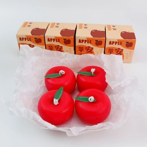 Set de 4 velas aromáticas de manzana roja realista con cajas de regalo de lujo