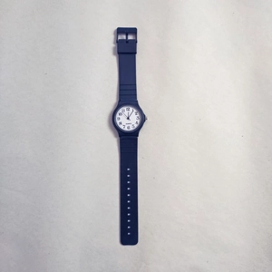 Classic silent quartz watch for students with blue strap and white round dial