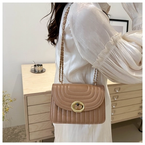 Borsa a tracolla chic color kaki da donna con catena dorata e cuciture a vista