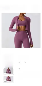 Vue détaillée de l'ensemble de yoga violet 3 pièces avec veste, brassière et legging taille haute