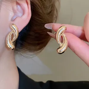Polished gold twisted star stud earrings with a minimalist knot design for women