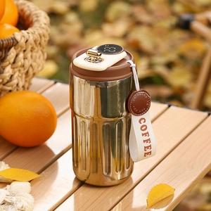 Smart 316 stainless steel coffee mug featuring a digital temperature display on the lid