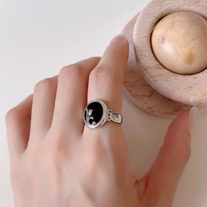 925 silver adjustable ring featuring a black agate stone and silver tulip flower carving