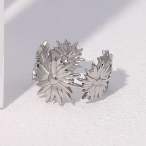 Close-up of a silver daisy flower open ring featuring detailed metallic petal textures