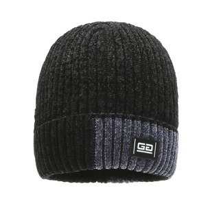 Thick winter knit beanie for men in dark grey chenille with GD logo patch detail