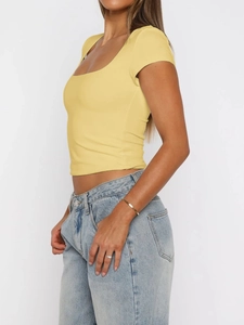 Women's yellow square neck slim fit short sleeve T-shirt in Y2K style for summer fashion