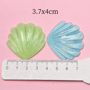 Pendentifs coquillage en résine pailletée transparente, vert et bleu, 3.7x4cm