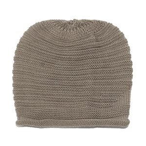 Detailed view of the horizontal knit texture and rolled edge of the brown beanie hat
