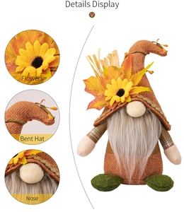 Détails du gnome d'automne montrant les fleurs de tournesol et la texture du bonnet