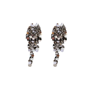 Boucles d'oreilles élégantes en argent en forme de U avec sequins et longues franges