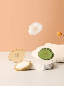 Cloud-shaped travel soap cases in white green and amber colors on stone props