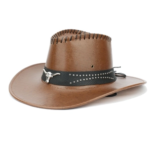 Brauner Vintage-Cowboyhut im Westernstil mit silbernem Stierschädel und Nieten