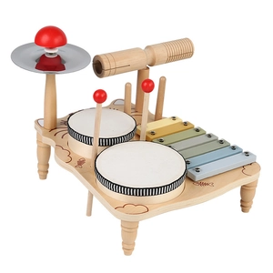 Set di strumenti musicali in legno a forma di gatto con tamburi e xilofono per bambini