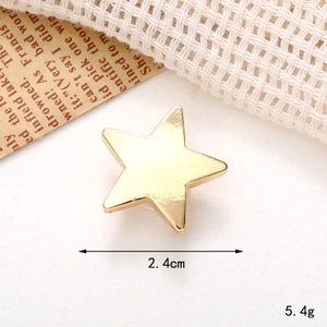 Detail showing a 2.4cm gold star shoe charm with 5.4g weight specification