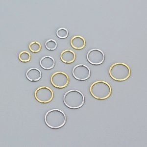 Multiple sizes of gold and silver S925 sterling silver seamless round hoop earrings