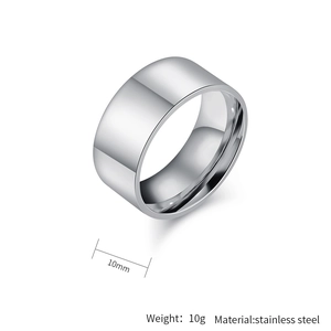 Detail van de 10mm brede roestvrijstalen ring, gewicht 10g, gepolijste spiegelafwerking