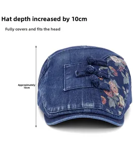 Détail du béret en jean avec broderie florale, boutons chinois et profondeur de 10cm