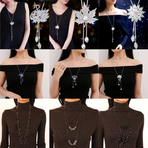 Elegante Collar Largo de Aleación de Cristal Artificial para Mujer Colgante de Cubo Geométrico Perla Artificial Rosa Flor Cisne Cadena de Suéter