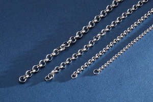 Comparison of four different thicknesses for silver stainless steel Rollo link chains
