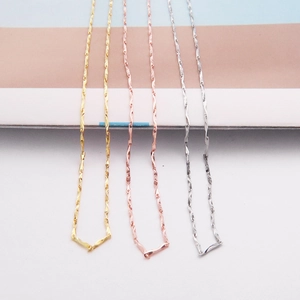 Detail of s925 silver twisted chain necklace in gold, rose gold and silver finishes