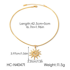 Détail du collier pendentif soleil en acier inoxydable doré 18 carats avec dimensions