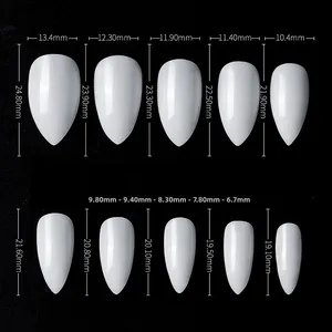 Gedetailleerde maattabel voor witte amandel kunstnagels met diverse breedte en lengte maten