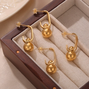 Irregular gold-plated titanium steel U-shaped earrings with bead pendant in a jewelry box