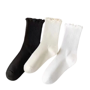 Damen Socken mit Rüschenrand in Schwarz, Creme und Weiß mit feiner Rippenstruktur