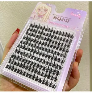 Gros plan de faux cils individuels haute capacité dans leur étui de rangement rose