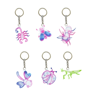 Détails de porte-clés insectes colorés translucides avec fixations en anneau métallique