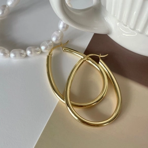 Elegant gold teardrop earrings in polished 925 sterling silver for women