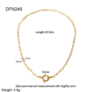 Macro detail of 42.5cm gold paperclip chain necklace with exact sizing and weight specs