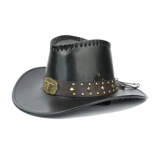 Stilvoller Western Cowboyhut aus schwarzem Kunstleder mit Stierkopf-Verzierung