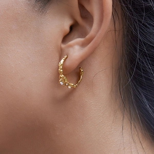 Luxury Stainless Steel C-Shaped Hoop Earrings Gold Plated Irregular Lava Texture Rhinestone Stud Earrings Niche Design Jewelry