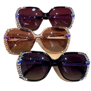 Lunettes de soleil polarisées oversize avec monture en strass et accents papillon