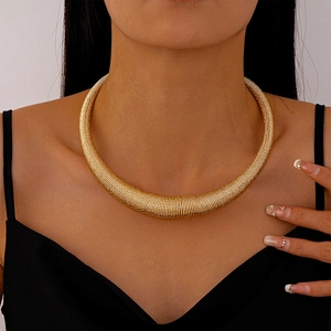 Exaggerated Metal Choker Necklace For Women Ribbed Spiral Texture Minimalist Punk Style Statement Jewelry Accessory