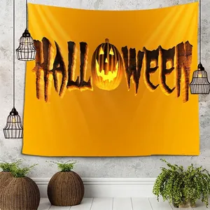 Halloween Wandteppich mit leuchtendem Kürbisdesign an einer modernen Betonwand